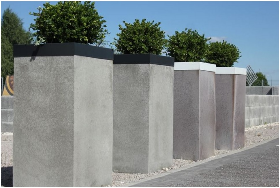 Betónový kvetináč Gama Soft C 35 × 35 × 86h sivý do záhrady
